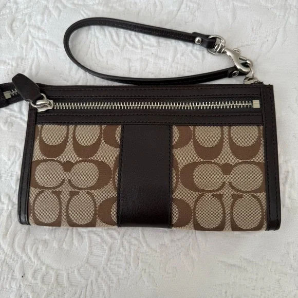 NWOT Coach Brown and Tan Signature Wristlet Clutch - Picture 3 of 6